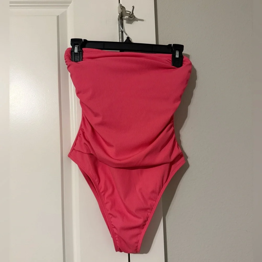 NWT! Shade & Shore Women’s High Leg Cheeky Pink Strapless Swimsuit, Size Medium! - Picture 1 of 7